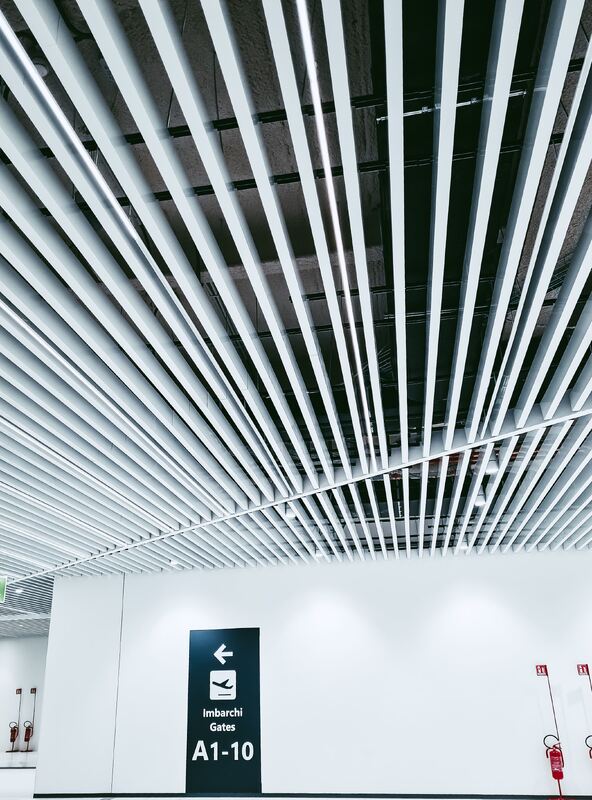 Aluminum U Shaped Baffle Ceiling For Airport Terminal Interior Decoration